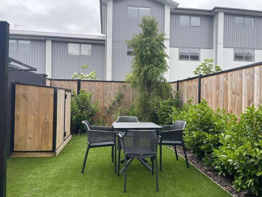 Parkside Retreat - 3 Beds -Sleeps 6 Near Westfield Villa Крайстчърч Екстериор снимка