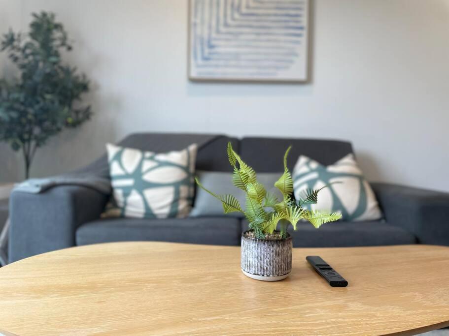 Parkside Retreat - 3 Beds -Sleeps 6 Near Westfield Villa Крайстчърч Екстериор снимка