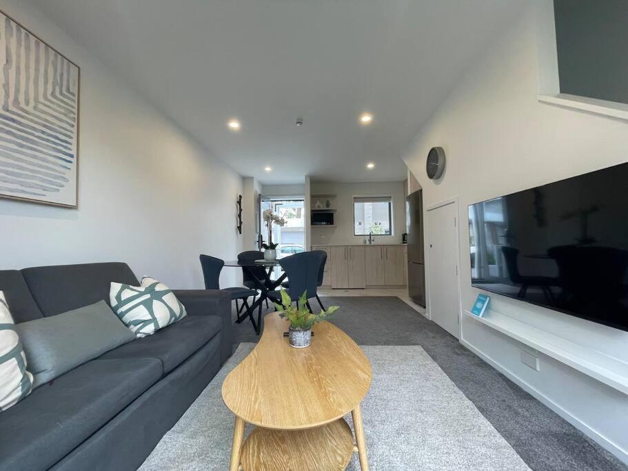 Parkside Retreat - 3 Beds -Sleeps 6 Near Westfield Villa Крайстчърч Екстериор снимка